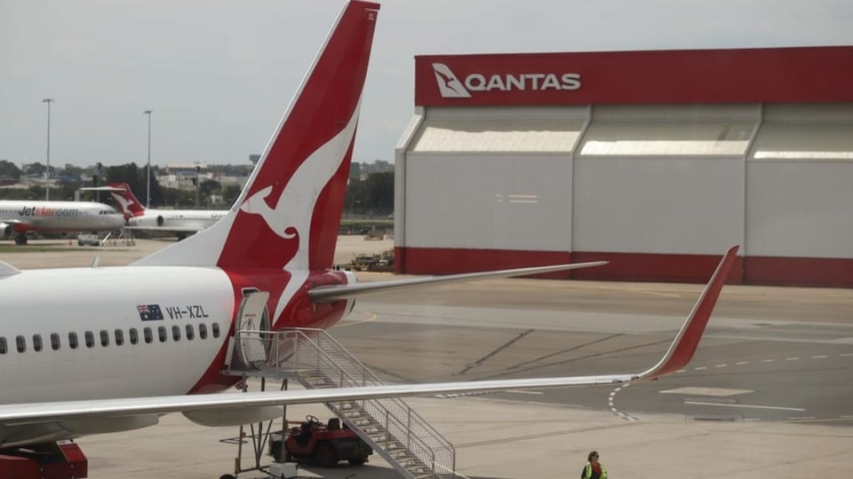 Qantas-Maschine auf Rollfeld
