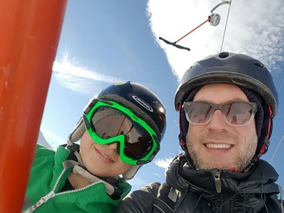 «Zambo»-Reporter Reto und der 13-jährige David auf dem Skilift