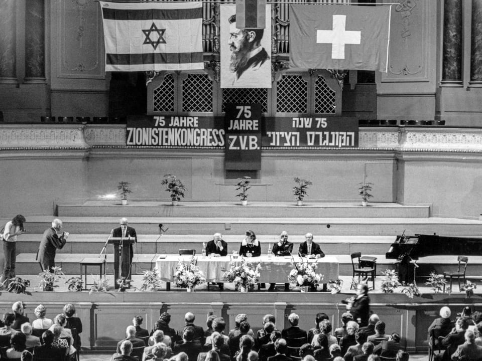 Kongress im Stadtcasino zu 75 Jahre Zionistenkongress in Basel.
