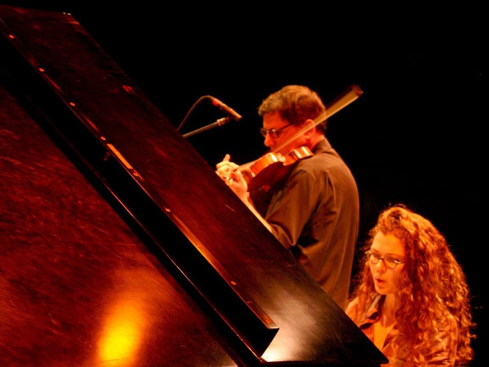 Mark Feldman (Geige) und Sylvie Courvoisier (Klavier) am Taktlos 2003.