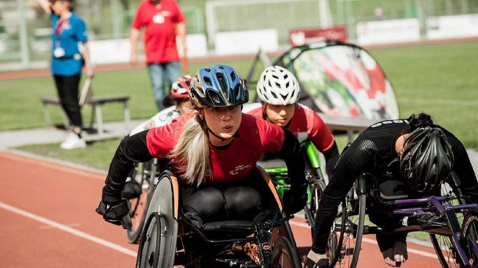 Euling als Rollstuhlsportlerin Elodie.