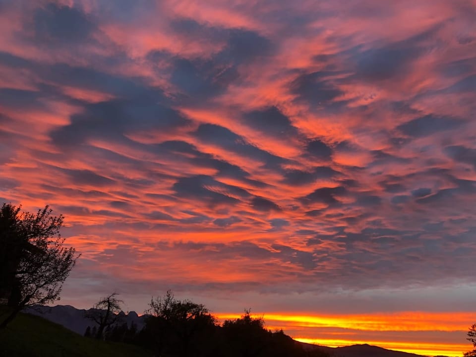 Unterhaus bei Aeschlen/BE Abendstimmung über Brenzikofen