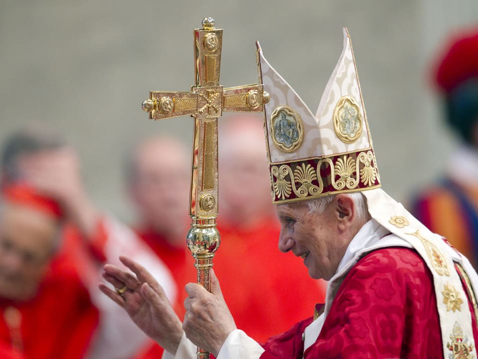 Papst mit Ferula