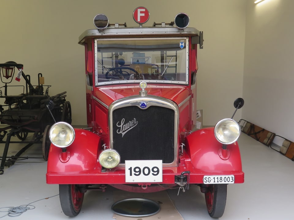 1909 bekam die Feuerwehr St. Gallen ihr erstes Löschfahrzeug.