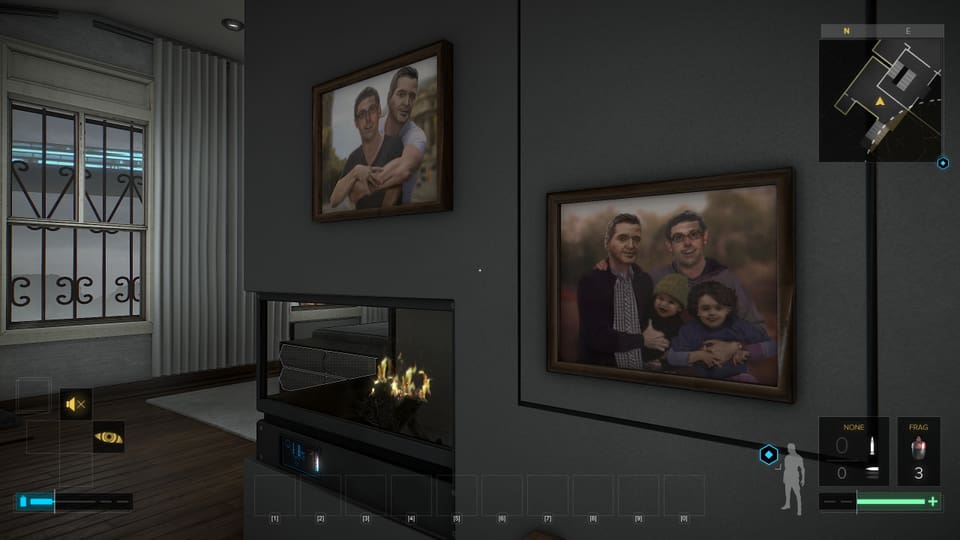 In Millers Wohnung hängen Fotos seiner Familie an der Wand.
