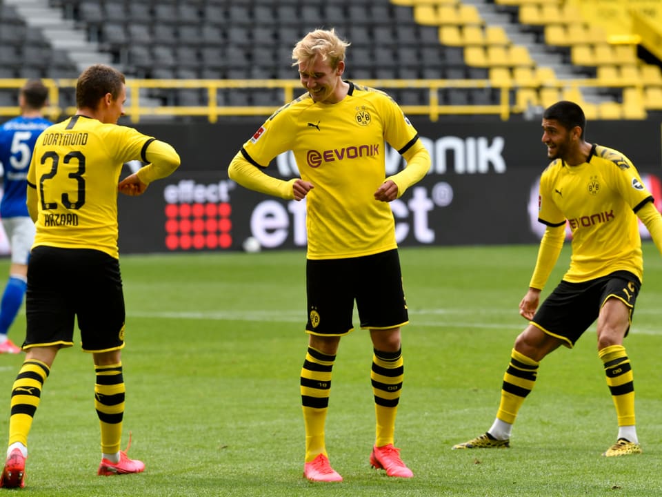 Dortmund-Spieler jubeln.