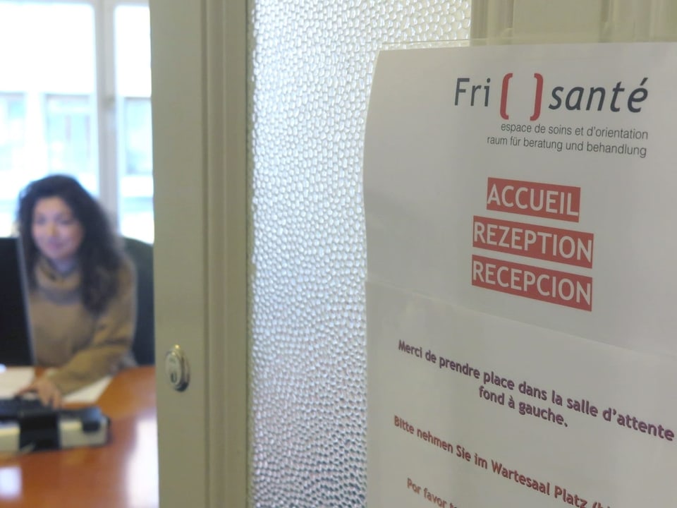 Bild der Eingangstüre zum Büro von Fri-santé.