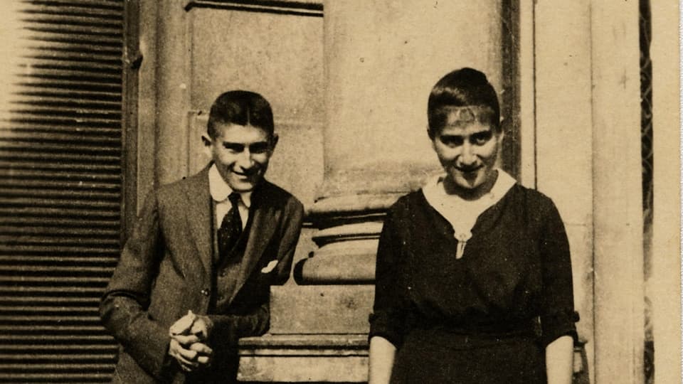 Franz Kafka mit seiner Schwester Ottla