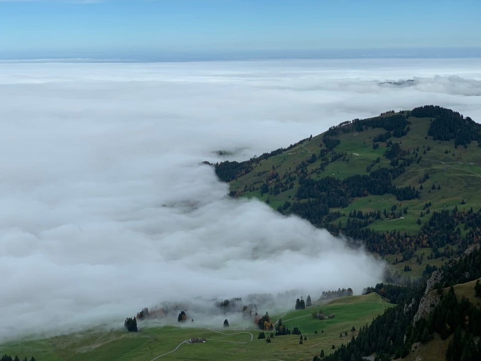 Über dem Hochnebel mit Blick auf das «Nebelmeer».