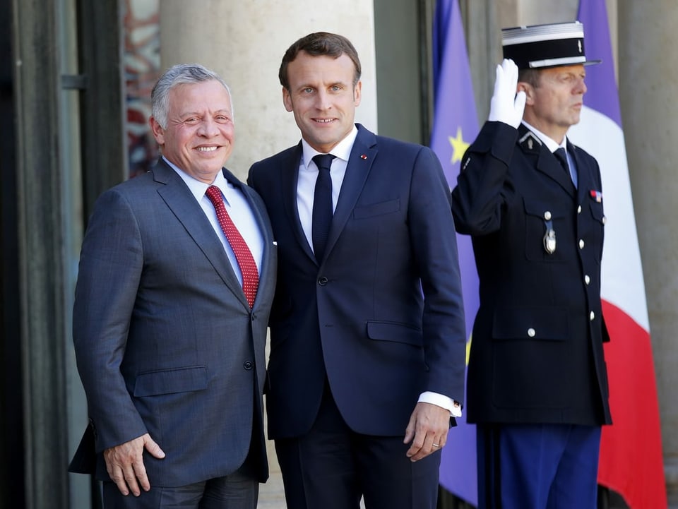Der König wird im Mai 2019 vom französischen Präsidenten Emmanuel Macron im Elysée-Palast in Paris empfangen.