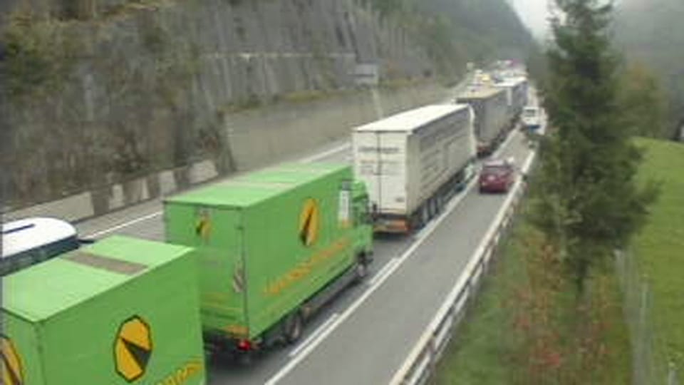 Bild aus Live-Webcam des Bundes vor Gotthardtunnel in Göschenen in Richtung Süd.