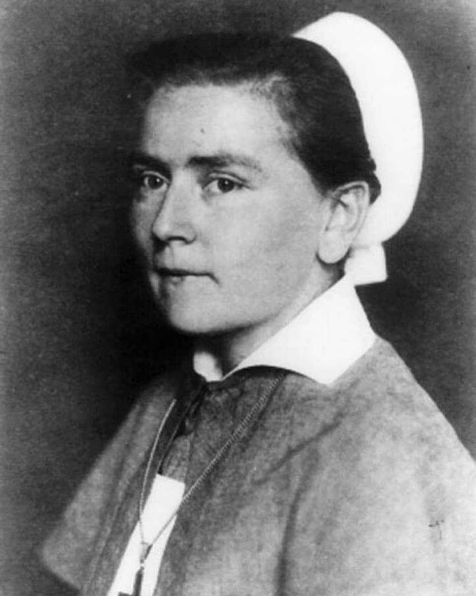 Schwarzweiss-Foto einer Krankenschwester.