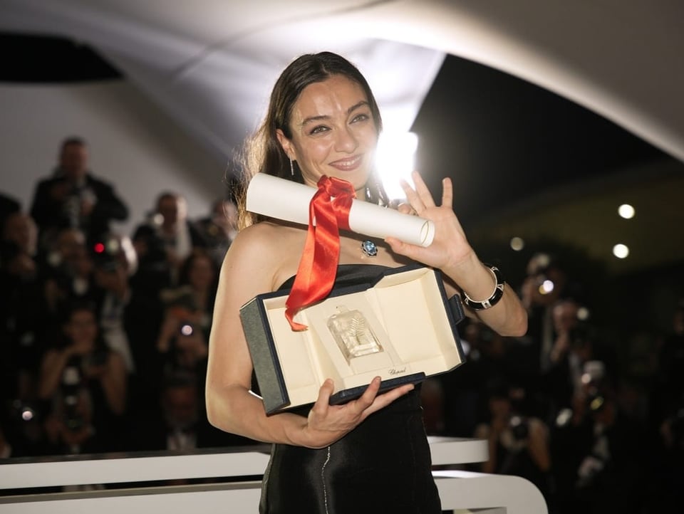 Die türkische Schauspielerin Merve Dizdar bekam den Preis als beste Schauspielerin 