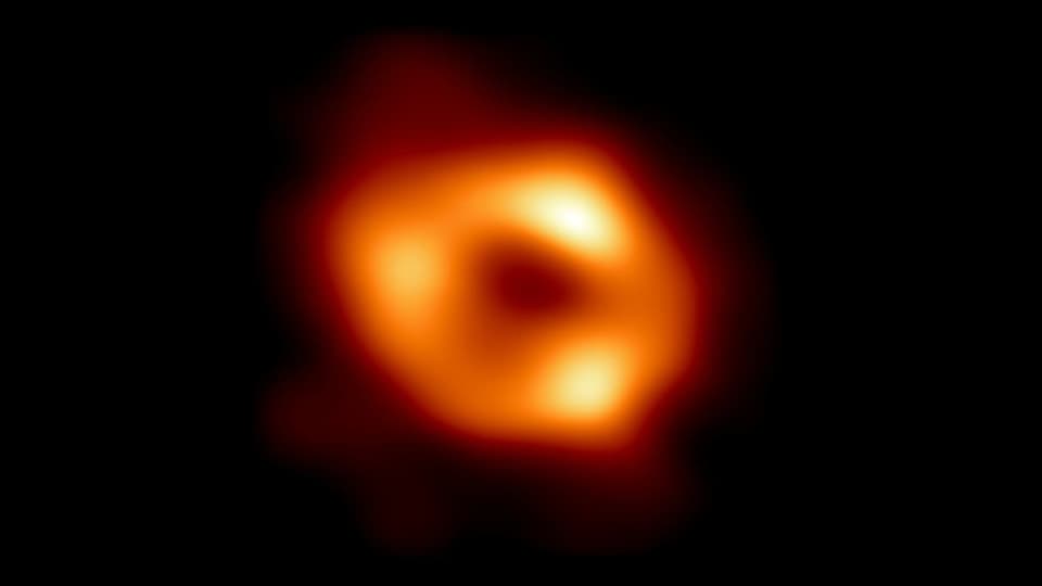 Dieses Schwarze Loch ist Sagittarius, im Zentrum unserer Milchstrasse.