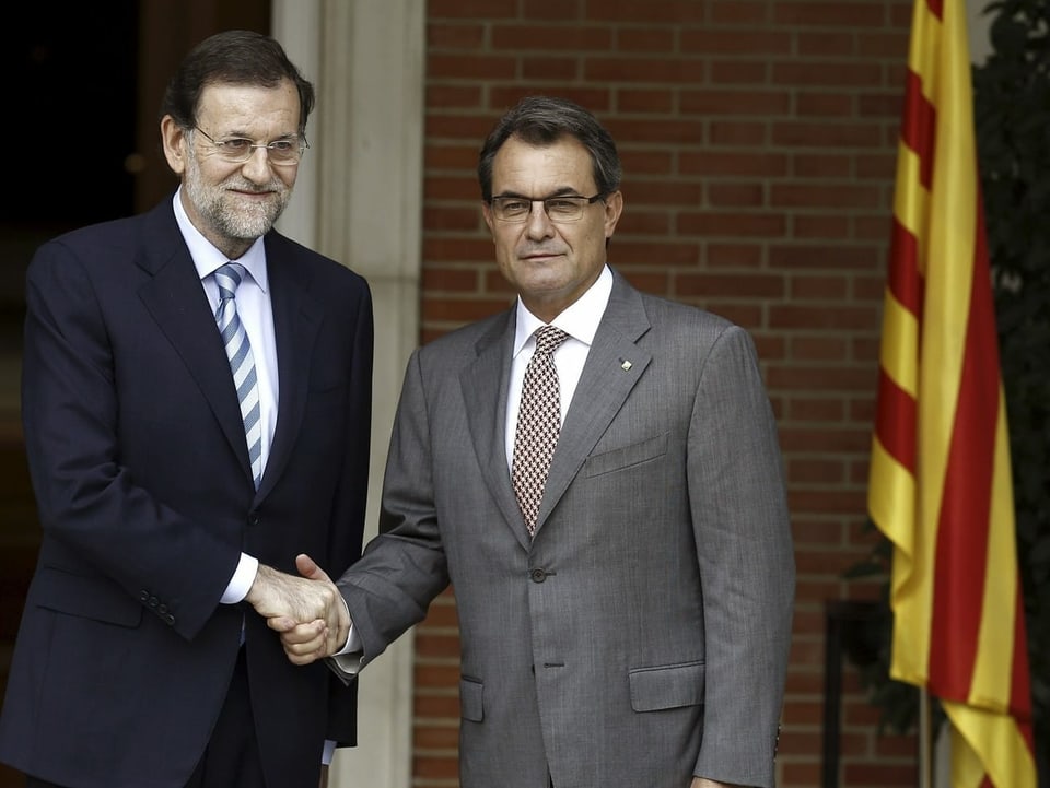 Mariano Rajoy (links) und Artur Mas (rechts) beim Handshake.
