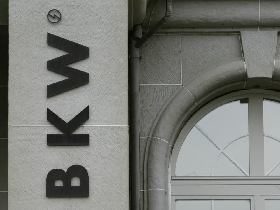BKW-Logo am Hauptsitz des Unternehmens.