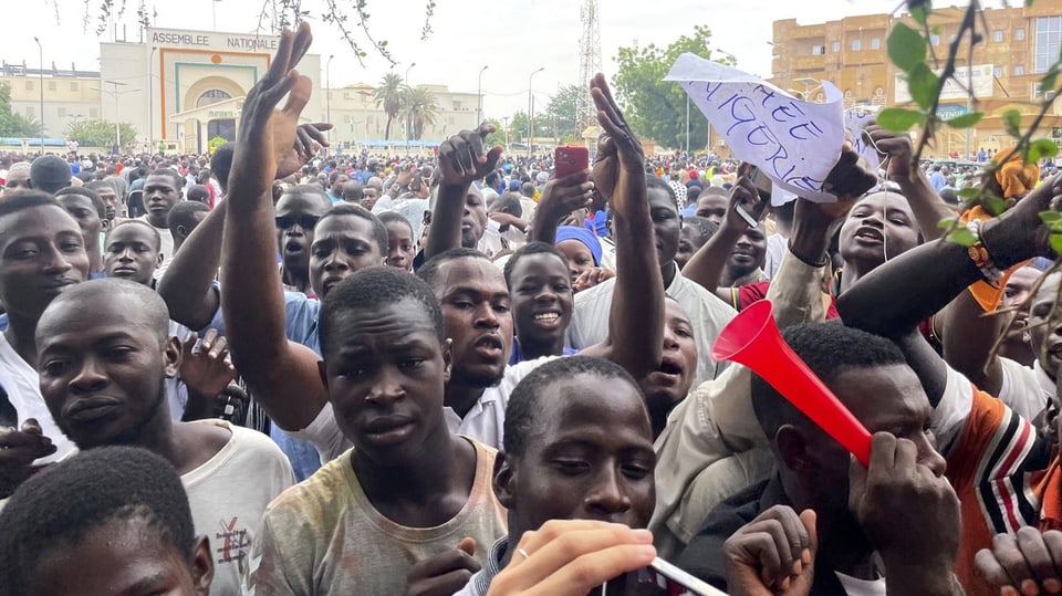 Putsch im Niger: Militär setzt Präsident ab
