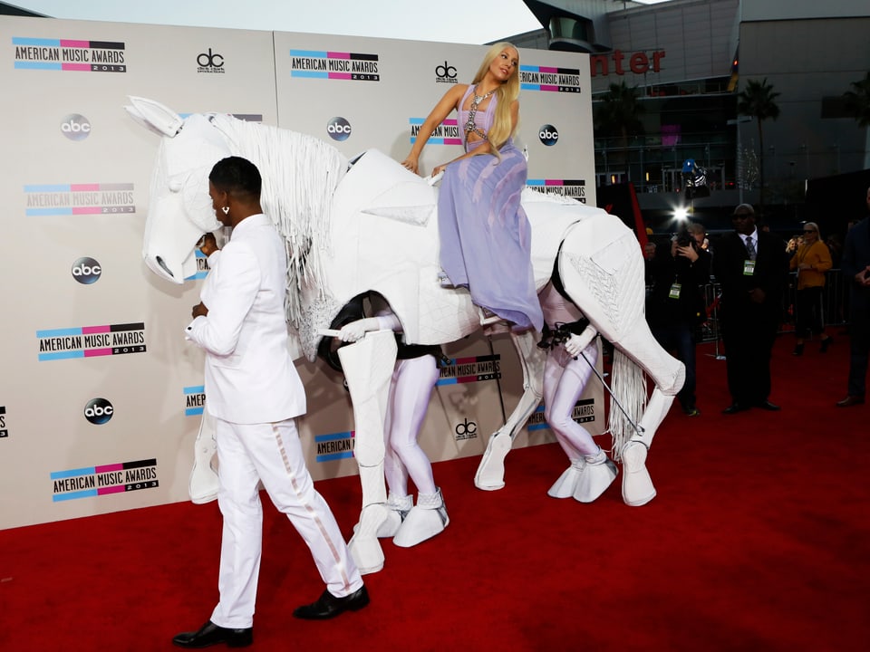 Lady Gaga auf Pferd