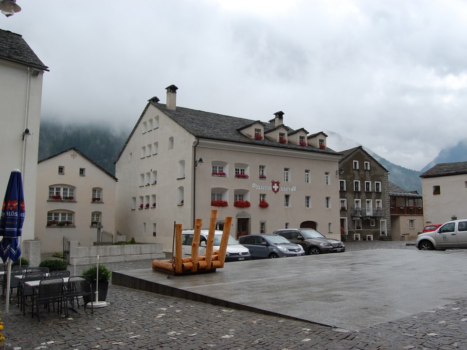Der historische Dorfplatz von Simplon Dorf