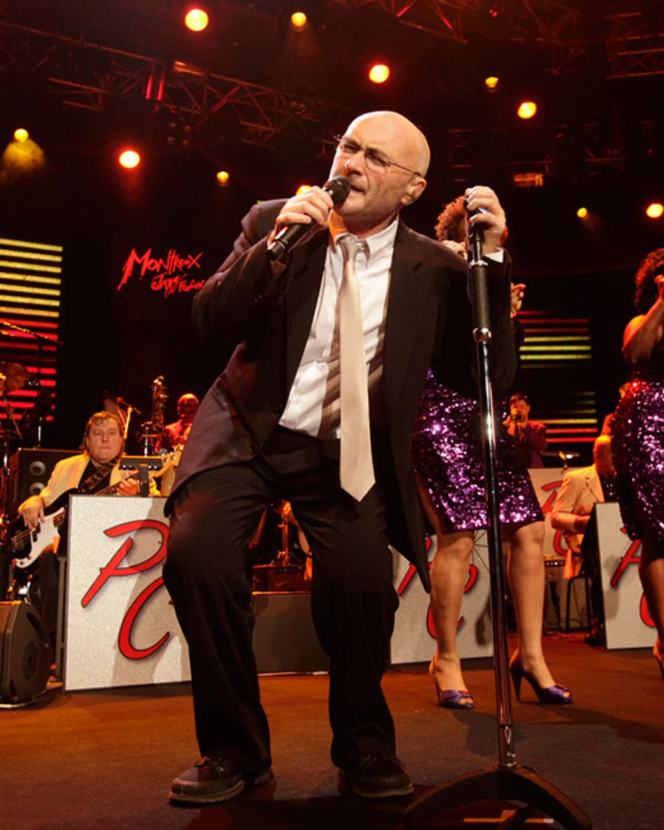 Phil Collins auf der Bühne.
