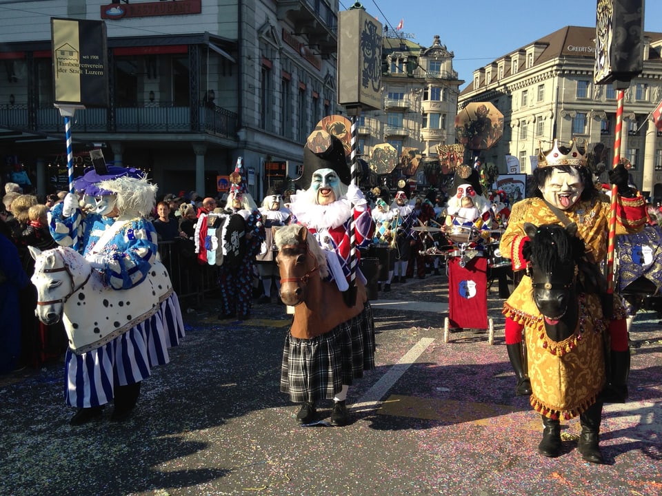 Luzerner Fasnacht Basler Fasnächtler am Güdismäntig News SRF