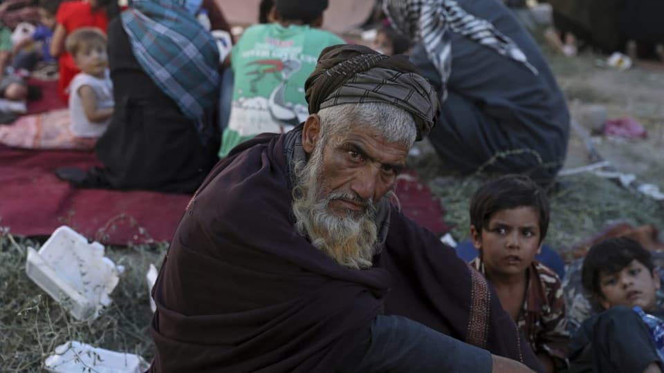 Vertriebene Afghanen in einem Flüchtlingscamp