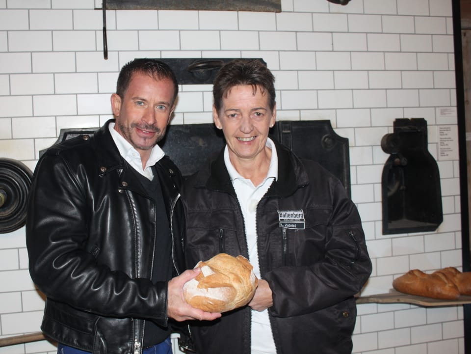 In der Bäckerei vom Museum Ballenberg: Leonard und Lotti Zobrist.