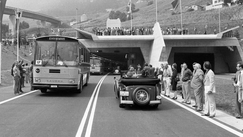 Ein zweiter Gotthard-Strassentunnel wird im Wallis sowohl befürwortet wie abgelehent. 
