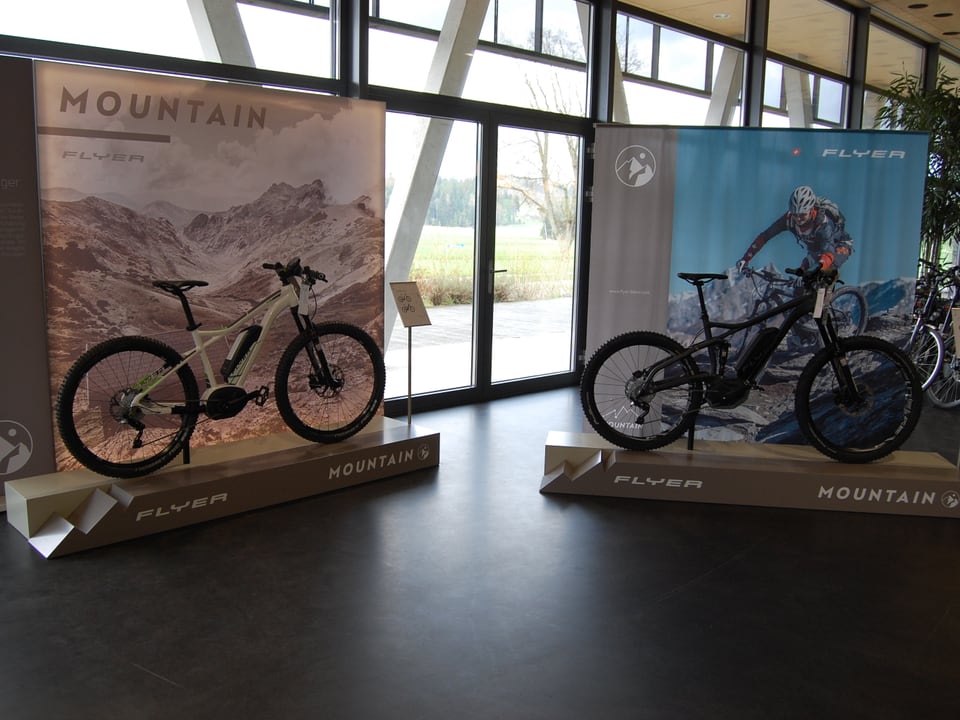 Neue Mountainbike-Modelle im Empfang der Fabrik in Huttwil.