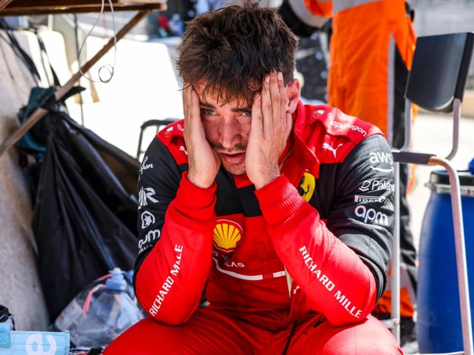 Machte keinen Hehl aus seiner Enttäuschung Charles Leclerc hält die Hände vors Gesicht