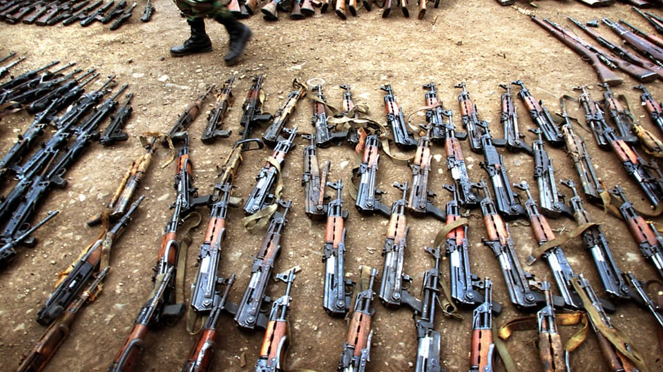 Von Nato-Soldaten in Bosnien sichergestellte Waffen.
