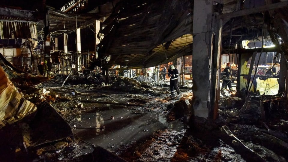 Ausgebranntes Einkaufszentrum in Krementschuk