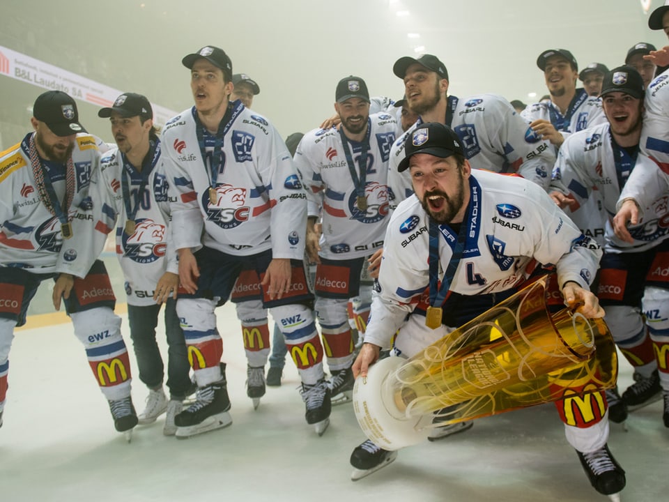 Die ZSC Lions feiern den Meistertitel