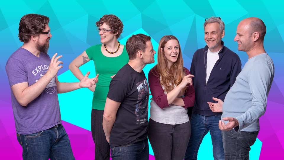 Das Team diskutiert.