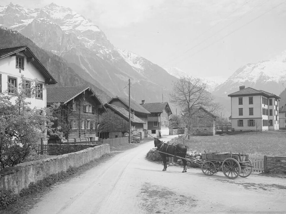 Ebenfalls ein Foto um 1910: Der alte Dorfkern kommt deutlich ärmlicher daher.