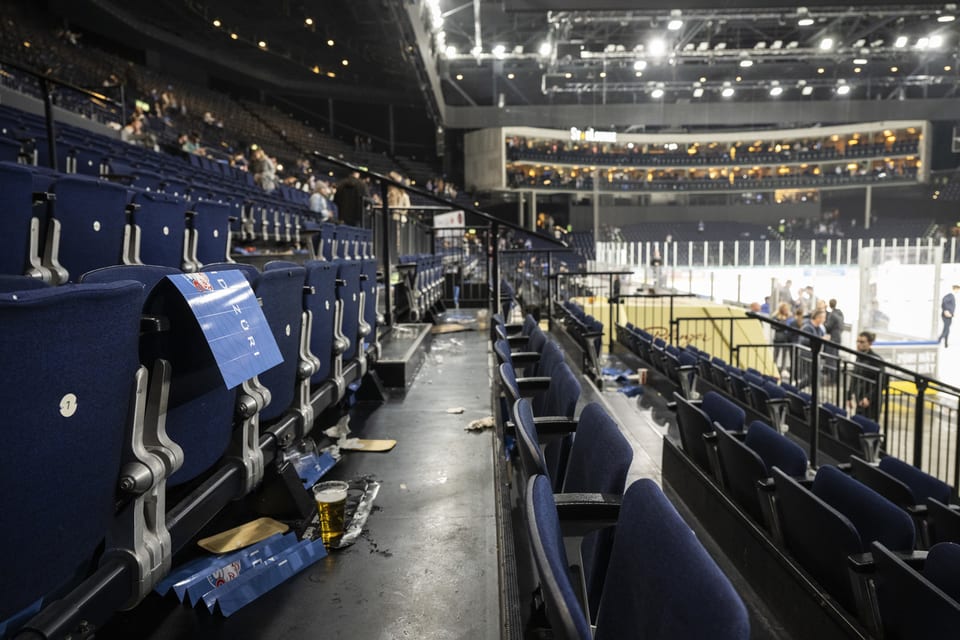 Tribünenreihe im Hallenstadion