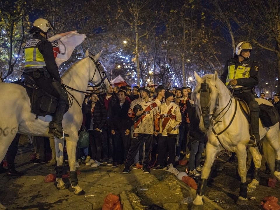 Auch in Madrid wurde die Partie von vielen Sicherheitskräften begleitet. Es kam nur zu wenigen Scharmützeln.