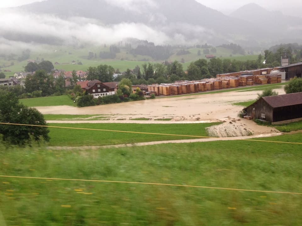 Überflutetes Feld in Schüpfheim (LU) 