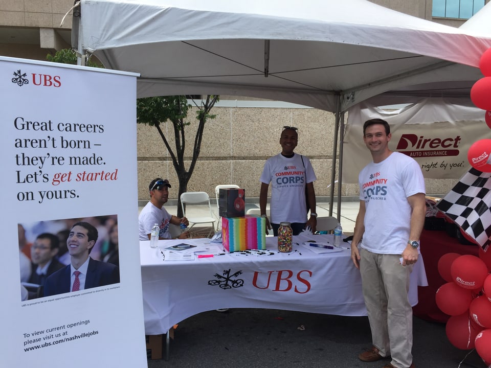 Ein UBS-Stand am Gay Pride.
