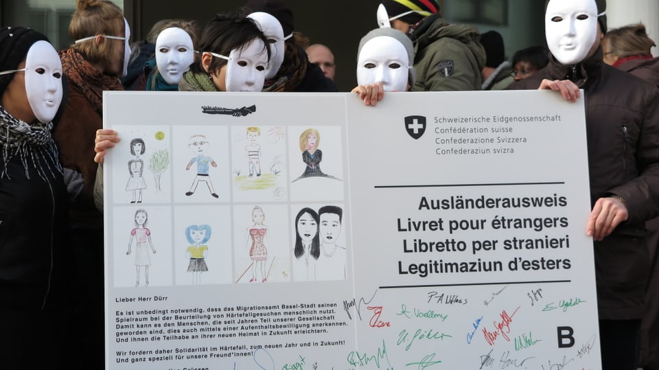 Sans Papiers mit weissen Masken.