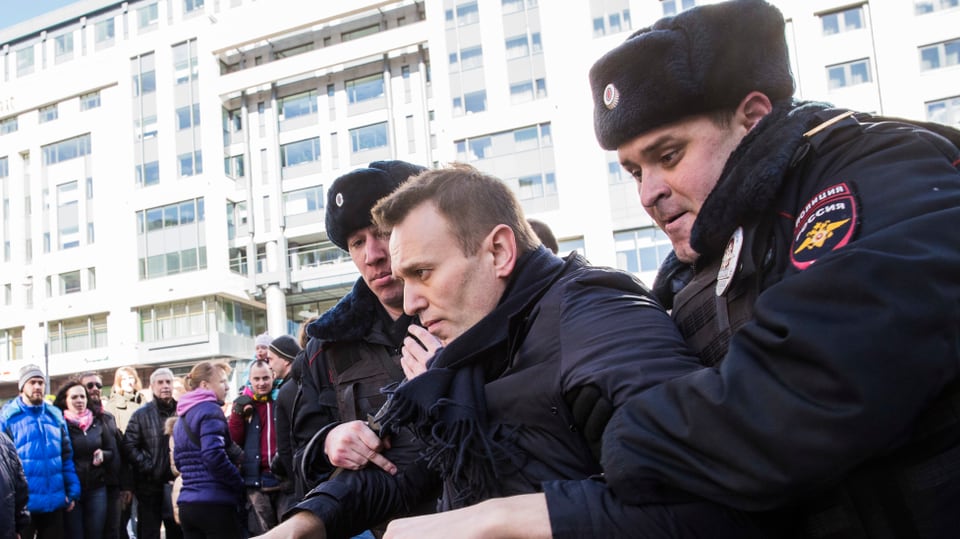 Oppositionsführer Alexej Nawalny wird an einer Demo abgeführt