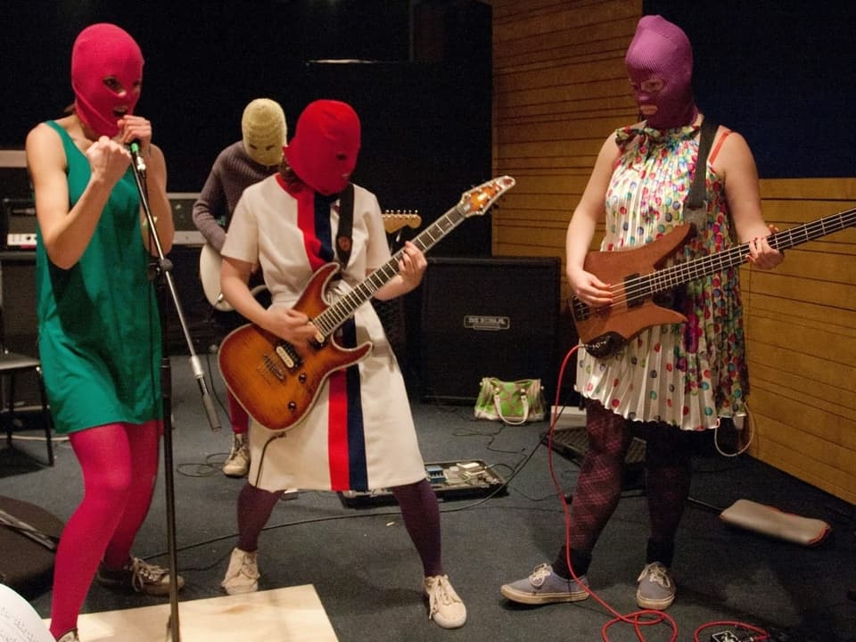 Die feministische, regierungskritische Punkband Pussy Riot wurde 2011 in Moskau gegründet. Das Bild zeigt eine Bandprobe im Jahr 2012.