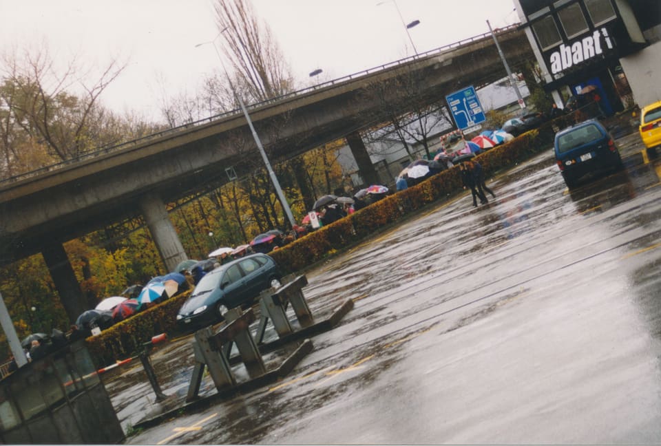 Waiting in front of the Abart before the concert of Die Roten Rosen aka Die Toten Hosen on 3 December 1998