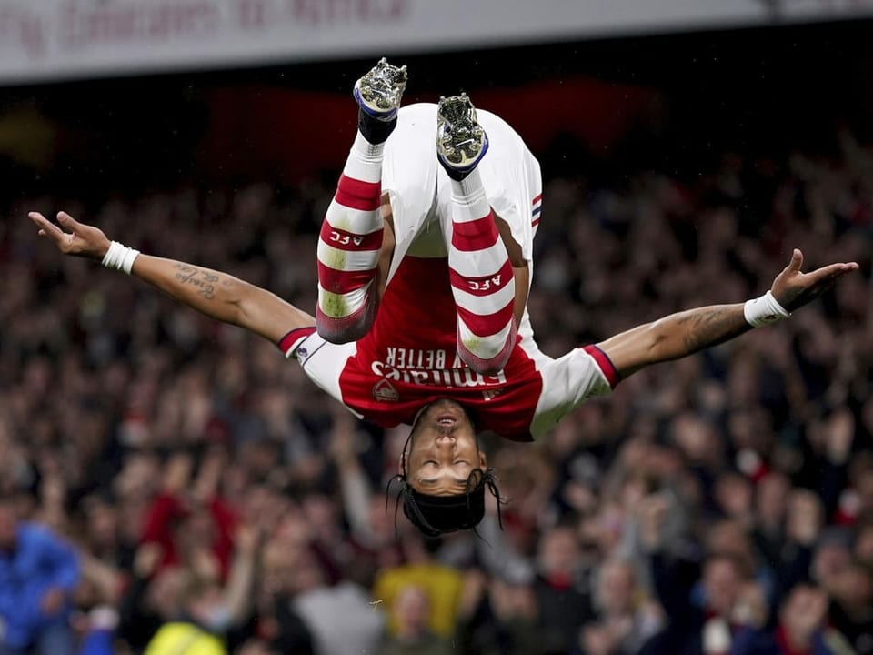 Arsenals Pierre-Emerick Aubameyang feiert seinen Treffer zum zwischenzeitlichen 2:0 gegen Aston Villa.