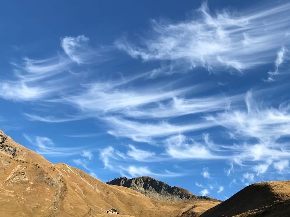 Spezielle Wolkenfelder in Hakenform