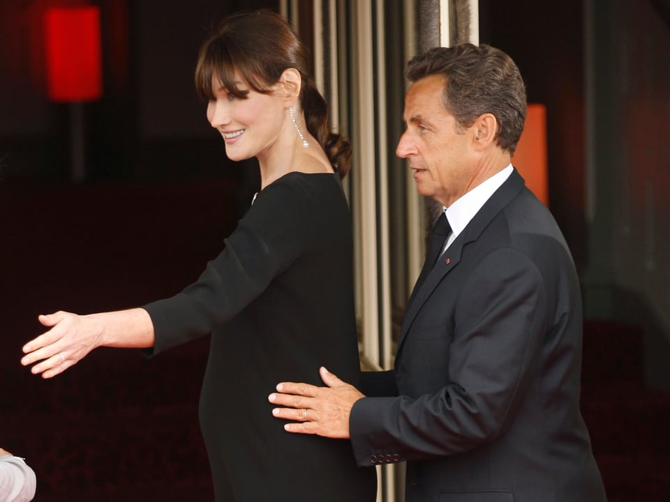 Sarkozy und seine schwangere Frau Carla Bruni beim G-8-Gipfel in Deauville 2011.