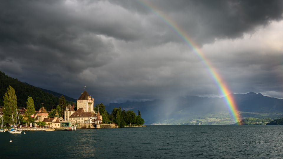 Heftige Gewitter Regenbogen bei Schloss Oberhofen am 29. Juni