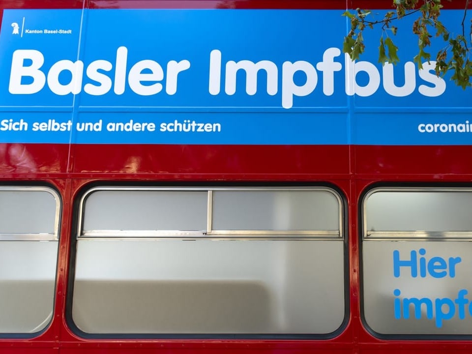 Impfbus in Basel von der Seite