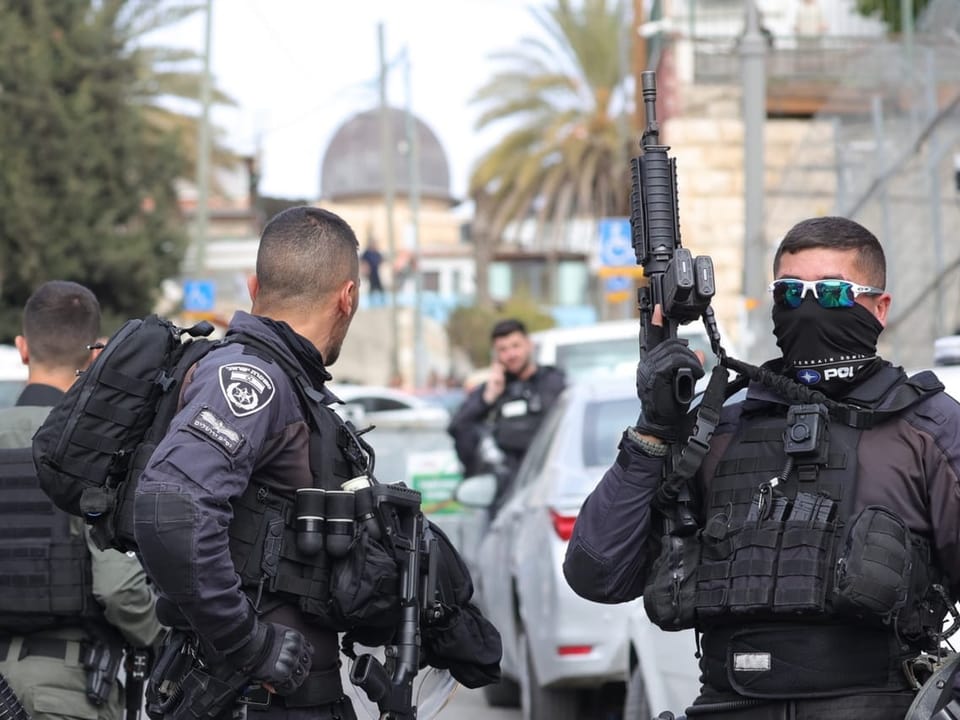 Israelische Sicherheitskräfte am Tatort in der Nähe der Altstadt im Stadtteil Silwan in Jerusalem