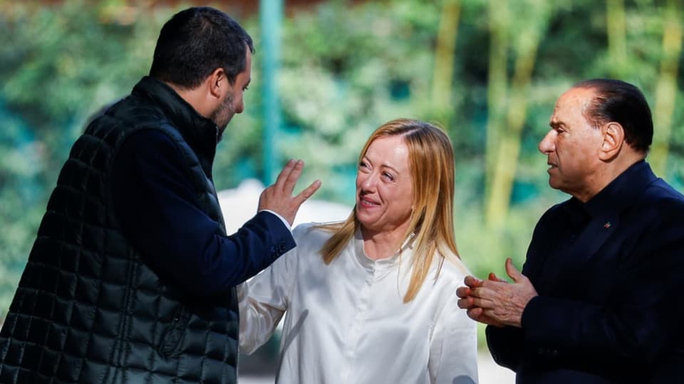 Matteo Salvini (l.), Giorgia Meloni und Silvio Berlusconi (r.) noch in Ordnung.